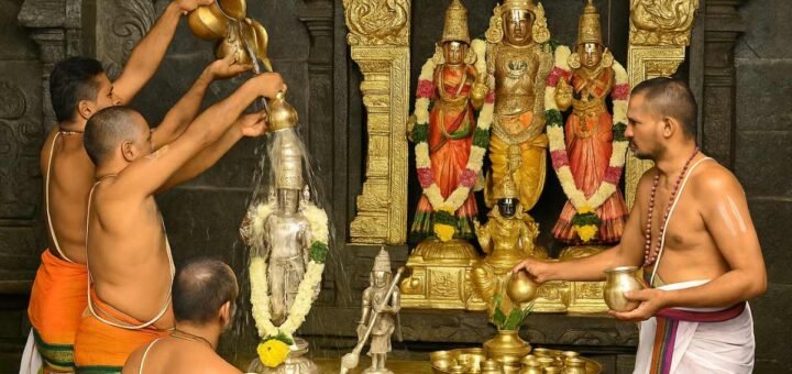 Priests performing Sahasra Kalasabhishekam at Tirumala with Bhoga Srinivasa Murthy